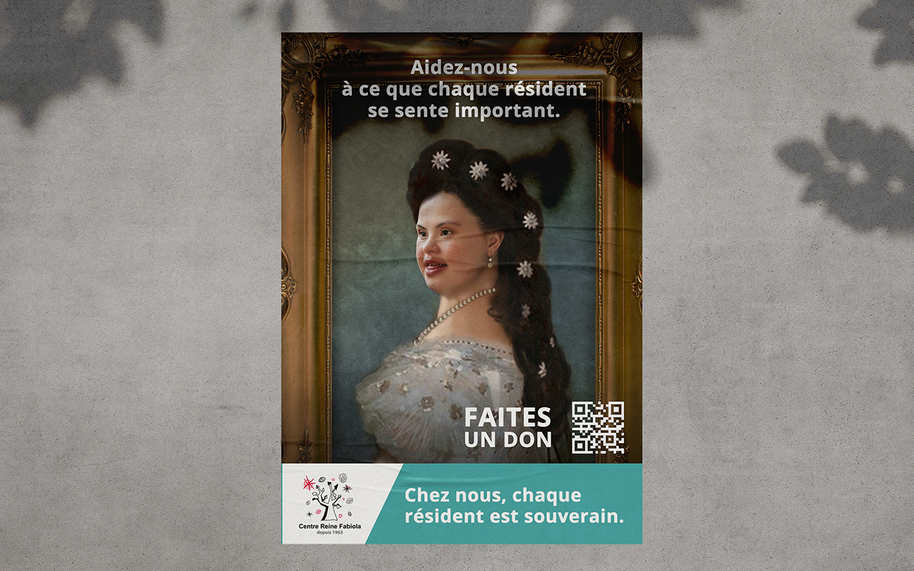 Affiche sous forme de portrait qui représente une résidente habillée en Sissi l'impératrice.