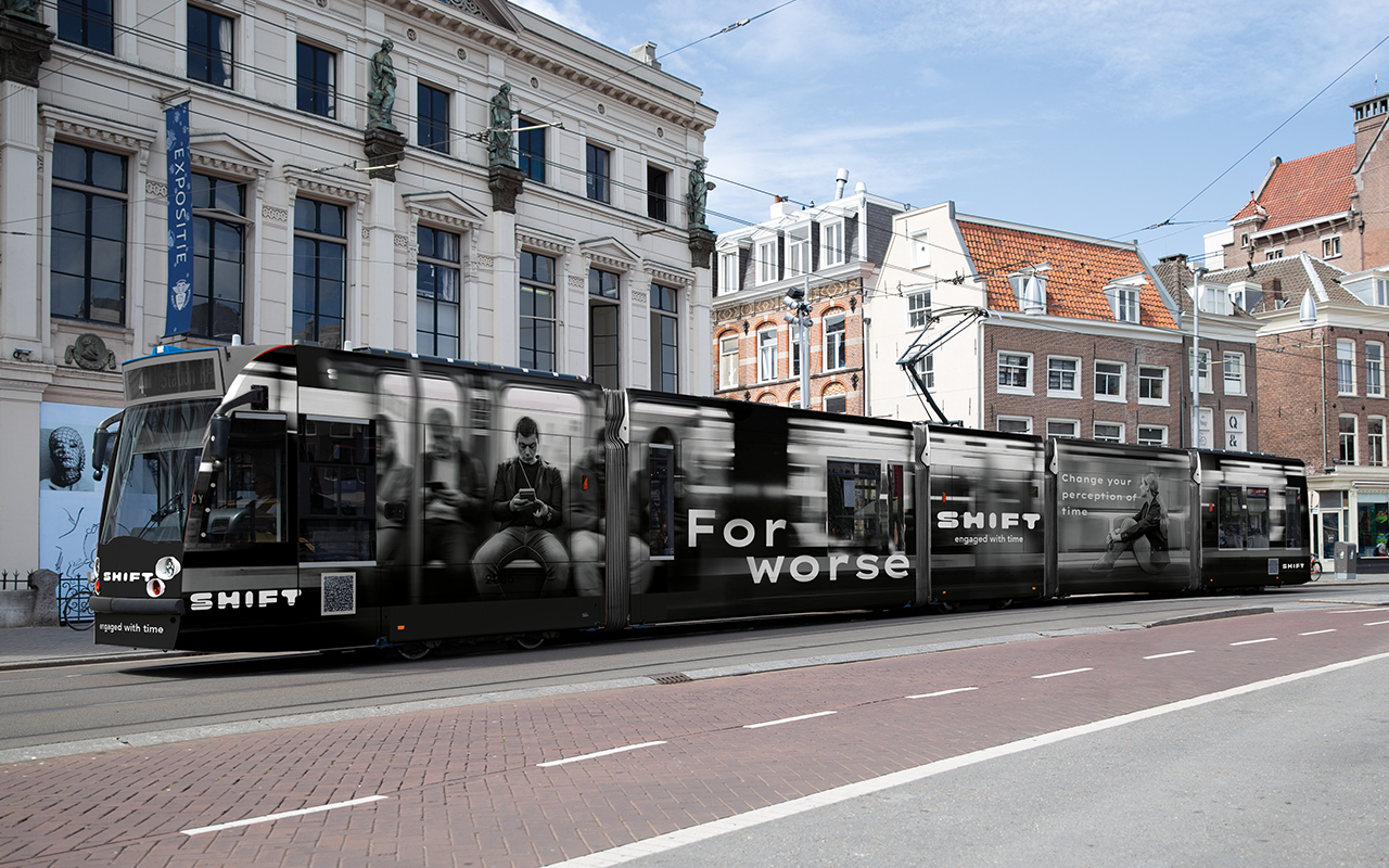 habillage de tram for worse pour la campagne